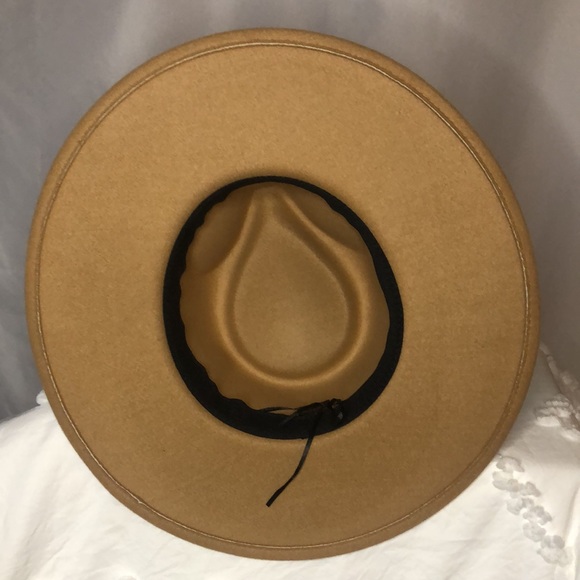 Tan colored wide brim fedora. Vegan Felt. 100% polyester. - Picture 7 of 12